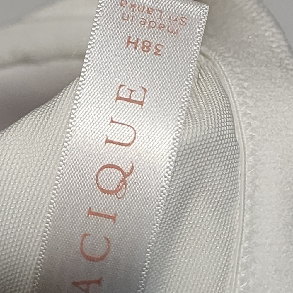 Elegant White Women's Bra - Picture 3 of 3